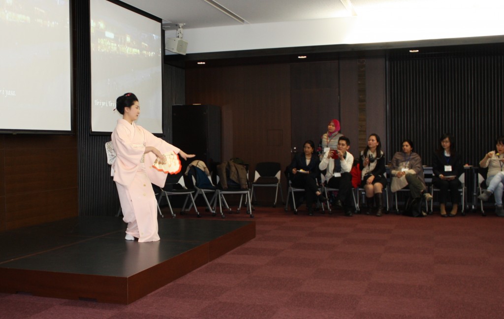 Japanese Culture such as Classical Japanese dance was introduced to participants from abroad.